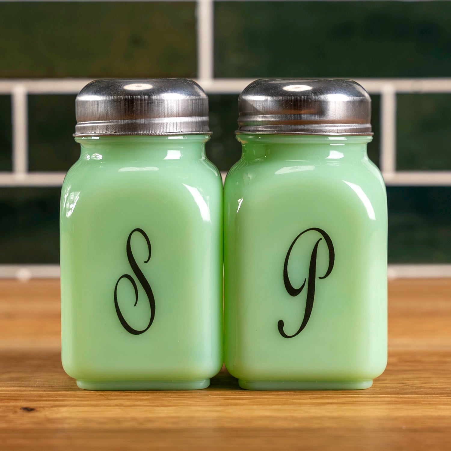 調味料入れ・ラベル VINTAGE JADEITE SALT&PEPPER Jadeite Vintage Monogrammed Salt & Pepper Shakers – Laurel Mercantile